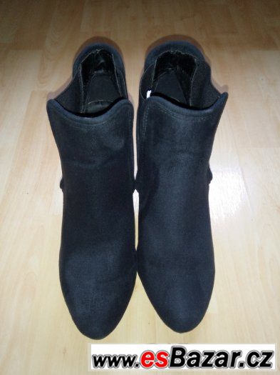 Černé semišové boty, vel. 39
