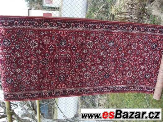 Vlněný koberec s perským vzorem