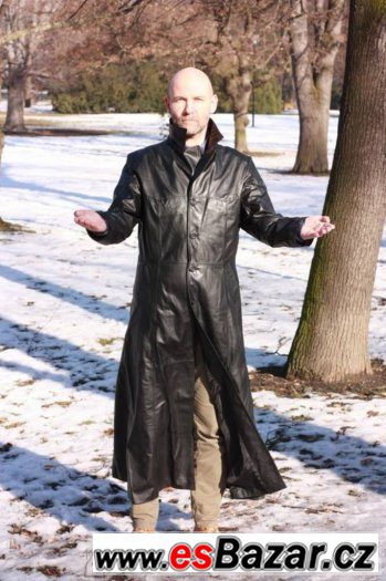 Prodám černý, velmi dlouhý kabát značky Steam