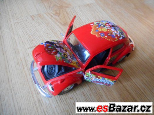 model auta Red Hippie VW Beetle