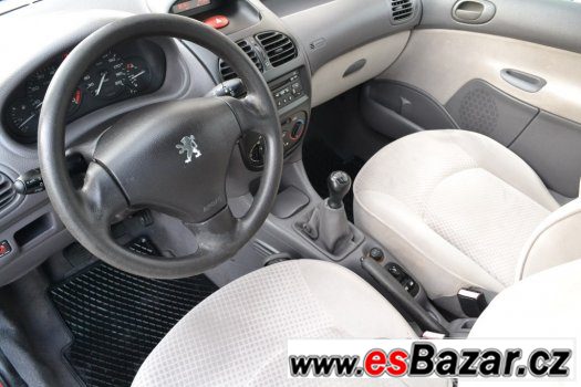 Prodám Peugeot 206 1.4i klima, centrál, serviska, POCTIVÉ KM