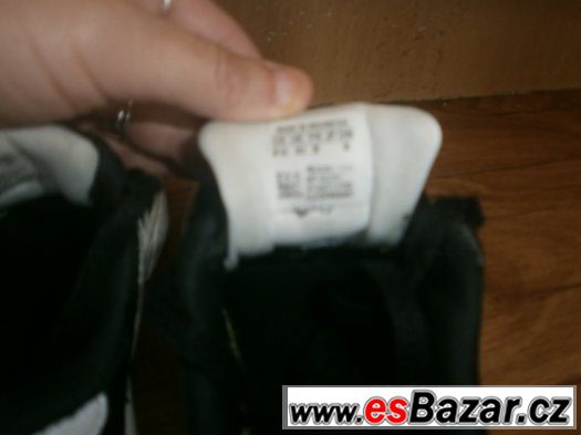 botičky Adidas vel.28- černobílé