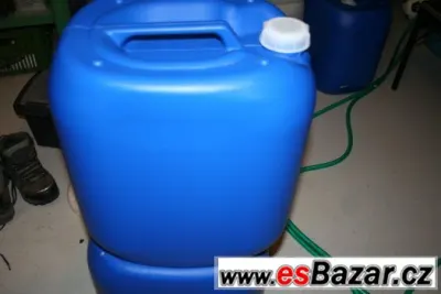 Prodám plastové kanystry 30litrů  bez poškození