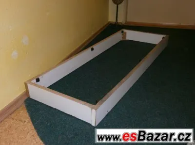 Sokl pod skříň
