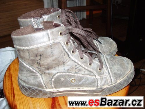 DĚTSKÉ PODZIMNÍ BOTY VEL. 31 A NIKE VEL.35 DĚTSKÉ PODZIMNÍ BOTY VEL. 31 A NIKE VEL.35