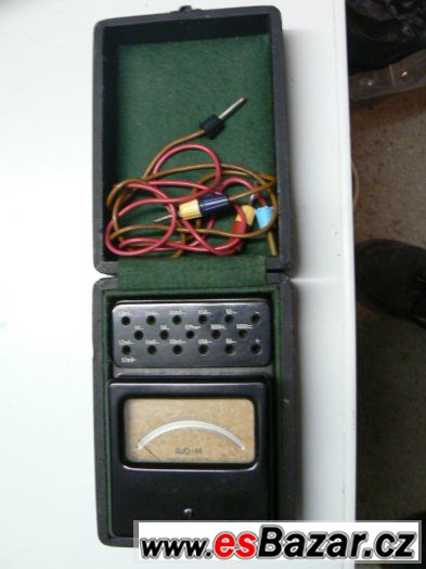 retro stare měřící zařízení ( multimetr )
