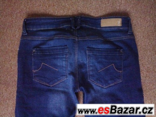 elastické džíny s nízkým pasem