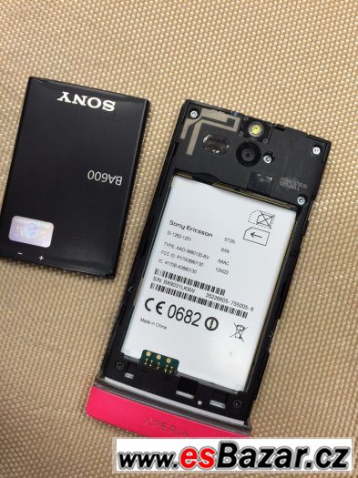 Sony Xperia U st25 hezký stav