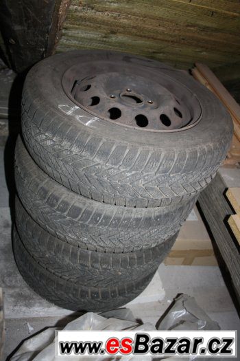 Prodám zimních pneu na ocelových discích FORD Focus