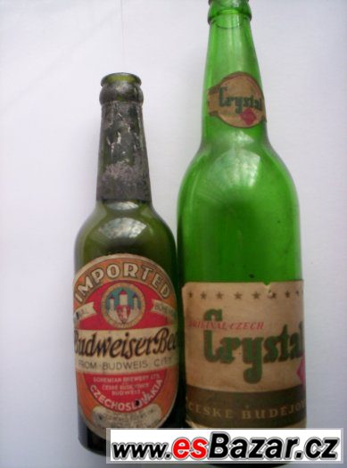 originální pivní láhve s dobovou etiketou