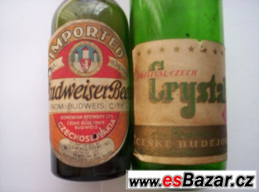 originální pivní láhve s dobovou etiketou