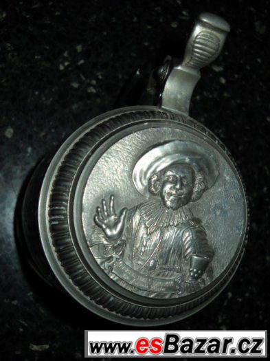 St.překrásný korbel s cínovým zdobeným víkem značený Peill G