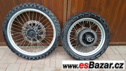 Suzuki DR 650 - kola Suzuki DR 650 - kola