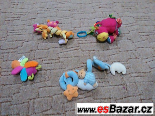 hračky pro novorozence