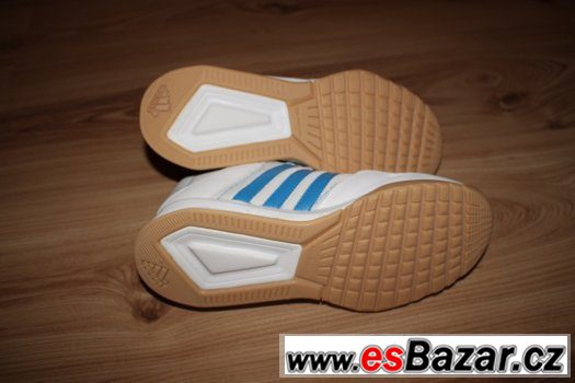 Nové sálové tenisky Adidas vel. 38