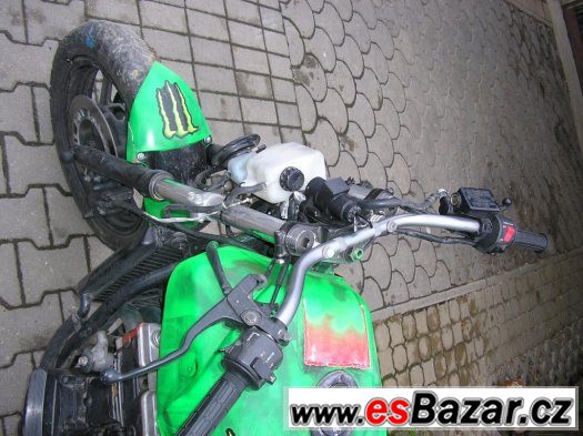 Prodám díly na KAWASAKI GPX 600 A Rok 1994 stunt riding