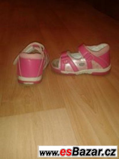Růžové sandálky