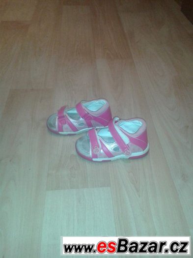 Růžové sandálky