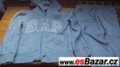 Prodám šedostříbrnou soupravu teplákovou zn.Gap na 2 roky