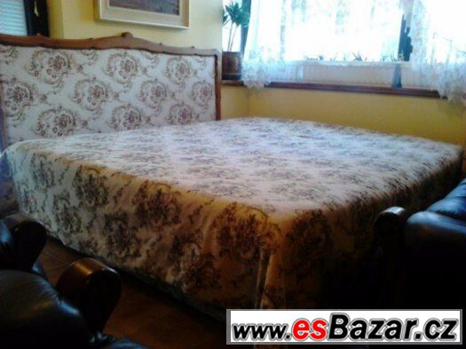 Prodám postel-dvoulůžko s úložným prostorem-gobelín-zámecký