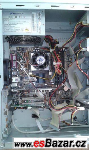 PC Comfor s LCD 15“, Win XP, klávesnice, kabely, hry a SW