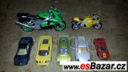 Modely autíček Burago a MatchBox, + Moto Kawasaki Ninja