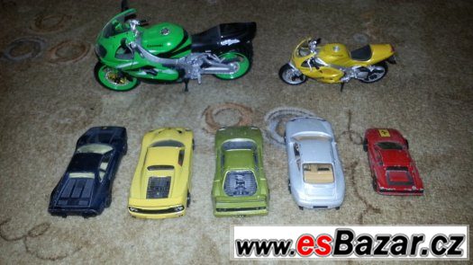 Modely autíček Burago a MatchBox, + Moto Kawasaki Ninja