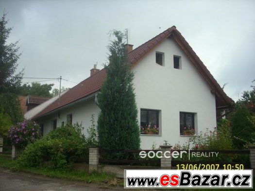 Prodej rodinného domu 4+1 s garáží v obci Holovousy.