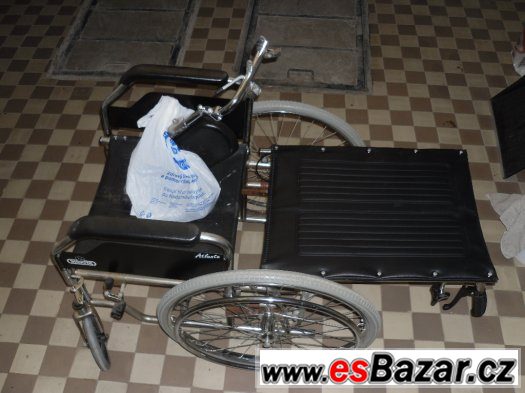 Mechanický polohovací invalidní vozík