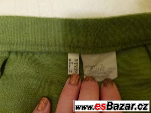Úpletová dlouhá zelená sukně s rafinovaným zipem