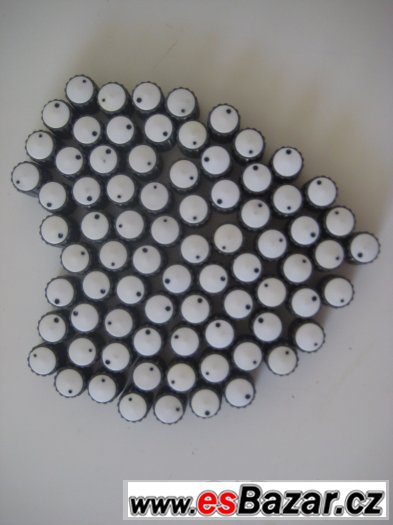 Knoflíky přístrojové s kleštinou 2,5 mm