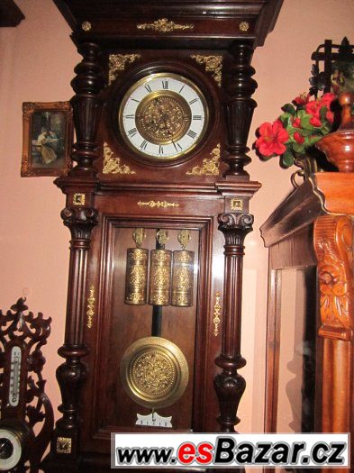Třízávažové starožitné hodiny