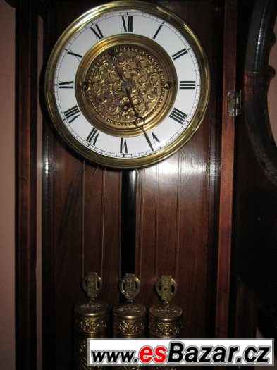 Třízávažové starožitné hodiny