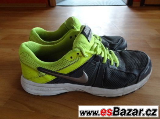 znackove-botasky-nike