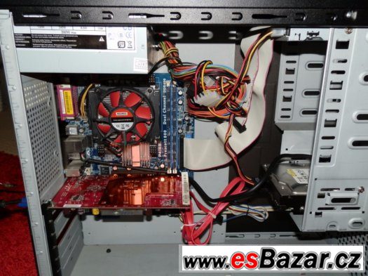 P4 2,8 GHz, 1 GB RAM, 250 GB HDD, 17