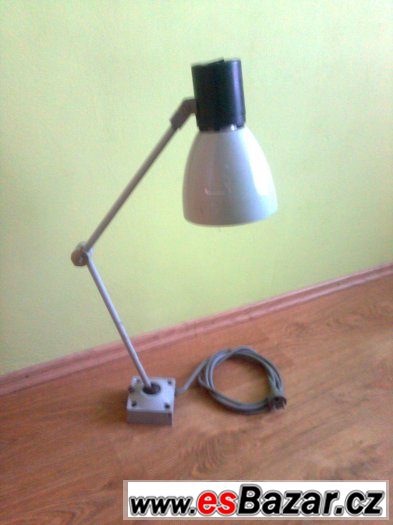 Retro lampa ke strojům