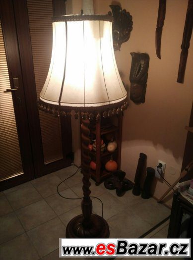 Rustikální stojací lampa