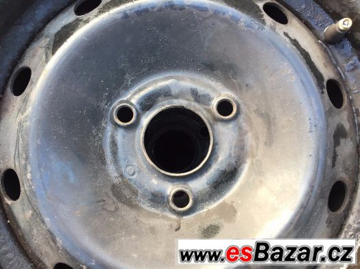 Prodám 4ks pneu a disky Peugeot/Citroen Prodám 4ks pneu a disky Peugeot/Citroen
