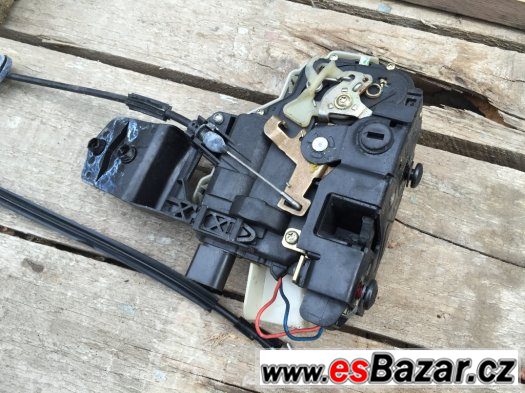 Prodám zámky zadních dveří Passat B5 / B5,5 Prodám zámky zadních dveří Passat B5 / B5,5