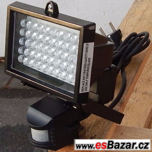 LED reflektor s pohybovým čidlem 50 led diod