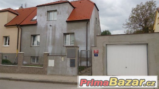 Prodej domu s garáží a zahradou, Praha - Stodůlky