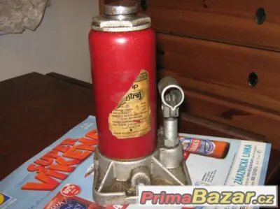 Prodám retro funkční hydraulický zvedák HZ5.1Š Jihostroj