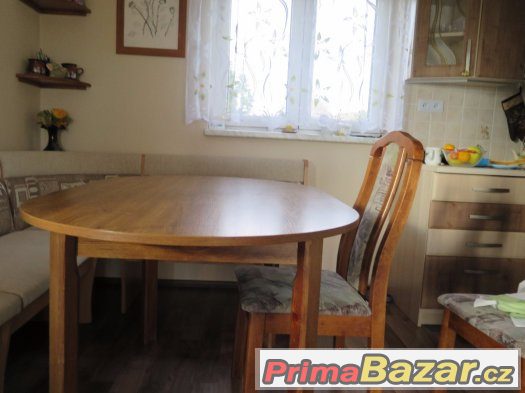 ovalny-jidelne-stul-se-zidlemi