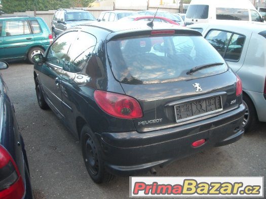 ZLEVNĚNO Peugeot 206 1.4i SPORT R.v 2003