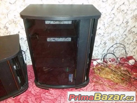 tv-hifi-skrinky-cerne-barvy-vysoka-a-nizka