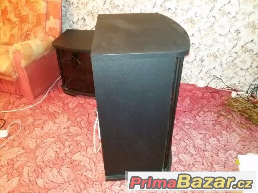 TV / Hifi skříňky (černé barvy) vysoká a nízká. TV / Hifi skříňky (černé barvy) vysoká a nízká.