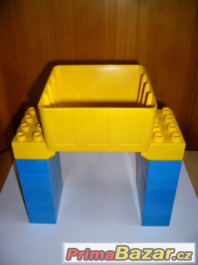 Lego duplo Ž násypka + 10 kostek 2x4 nopy