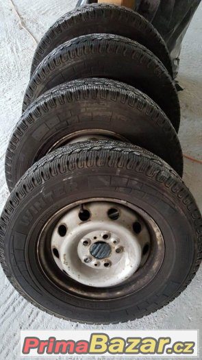 Pirelli zimní 215/70 R15 C vzorek 7mm, s disky jako nové. ci