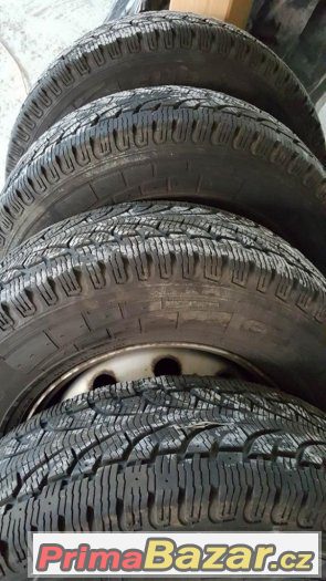 Pirelli zimní 215/70 R15 C vzorek 7mm, s disky jako nové. ci Pirelli zimní 215/70 R15 C vzorek 7mm, s disky jako nové. ci