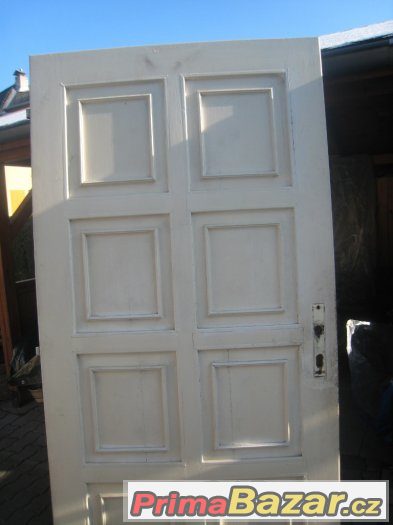 Prodám použité dveře L vchodové dřevěné -dobrý stav